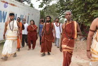 01-Construction-Swamiji-On-Rounds_Photo_1004_DSC_8114_CMP_WM