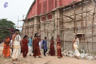 01-Construction-Swamiji-On-Rounds_Photo_1010_DSC_8130_CMP_WM