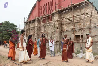 01-Construction-Swamiji-On-Rounds_Photo_1013_DSC_8136_CMP_WM