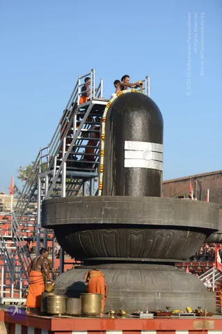 Vaidya-Sarovar-Shiva-Linga-Abhisekam_Photo_1004_DSC_7021_CMP_WM