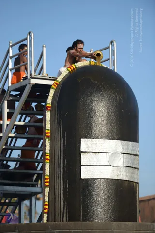 Vaidya-Sarovar-Shiva-Linga-Abhisekam_Photo_1005_DSC_7022_CMP_WM