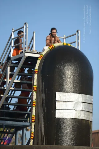 Vaidya-Sarovar-Shiva-Linga-Abhisekam_Photo_1007_DSC_7024_CMP_WM
