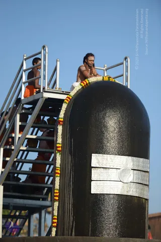 Vaidya-Sarovar-Shiva-Linga-Abhisekam_Photo_1009_DSC_7026_CMP_WM