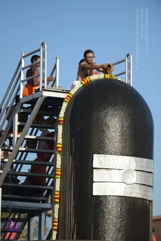Vaidya-Sarovar-Shiva-Linga-Abhisekam_Photo_1010_DSC_7027_CMP_WM