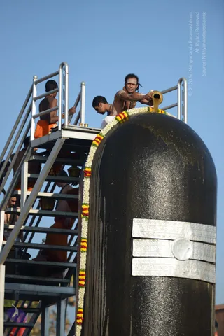 Vaidya-Sarovar-Shiva-Linga-Abhisekam_Photo_1011_DSC_7028_CMP_WM