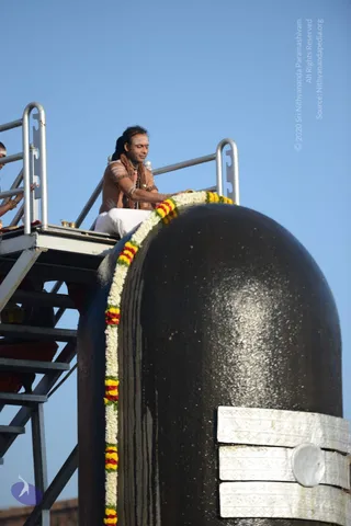 Vaidya-Sarovar-Shiva-Linga-Abhisekam_Photo_1013_DSC_7032_CMP_WM