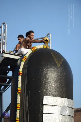 Vaidya-Sarovar-Shiva-Linga-Abhisekam_Photo_1014_DSC_7033_CMP_WM