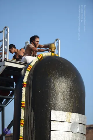 Vaidya-Sarovar-Shiva-Linga-Abhisekam_Photo_1015_DSC_7034_CMP_WM