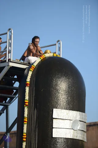 Vaidya-Sarovar-Shiva-Linga-Abhisekam_Photo_1016_DSC_7035_CMP_WM