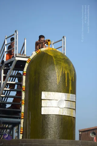 Vaidya-Sarovar-Shiva-Linga-Abhisekam_Photo_1023_DSC_7050_CMP_WM