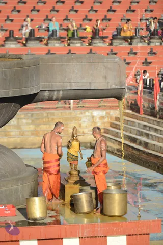 Vaidya-Sarovar-Shiva-Linga-Abhisekam_Photo_1032_DSC_7072_CMP_WM
