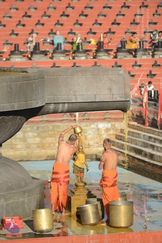 Vaidya-Sarovar-Shiva-Linga-Abhisekam_Photo_1034_DSC_7074_CMP_WM