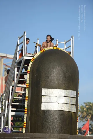 Vaidya-Sarovar-Shiva-Linga-Abhisekam_Photo_1037_DSC_7079_CMP_WM