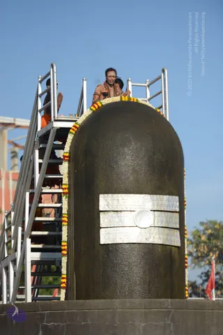 Vaidya-Sarovar-Shiva-Linga-Abhisekam_Photo_1047_DSC_7090_CMP_WM