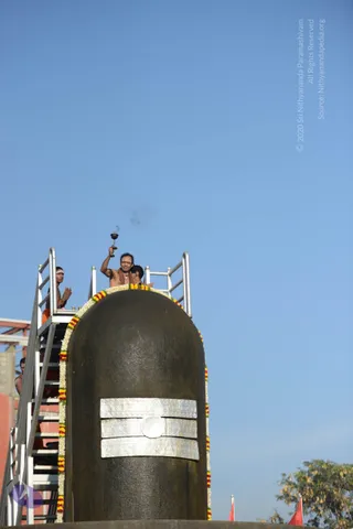 Vaidya-Sarovar-Shiva-Linga-Abhisekam_Photo_1049_DSC_7094_CMP_WM