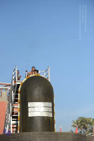 Vaidya-Sarovar-Shiva-Linga-Abhisekam_Photo_1050_DSC_7095_CMP_WM