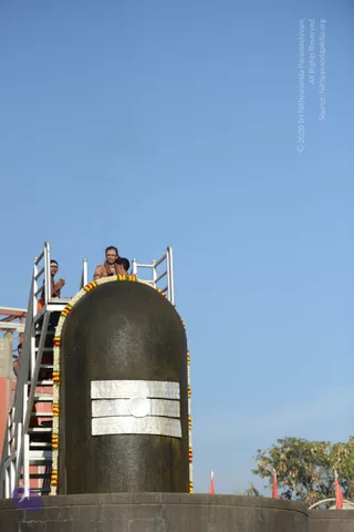 Vaidya-Sarovar-Shiva-Linga-Abhisekam_Photo_1051_DSC_7096_CMP_WM