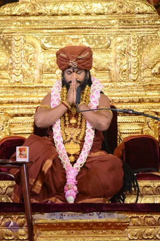 01-Nithya-Satsang_Photo_1032_DSC_9510_CMP_WM