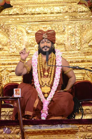 01-Nithya-Satsang_Photo_1033_DSC_9520_CMP_WM