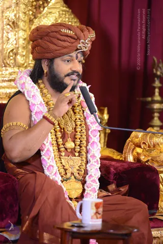 01-Nithya-Satsang_Photo_1038_DSC_9527_CMP_WM
