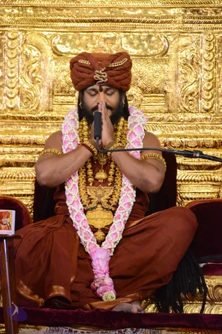 01-Nithya-Satsang_Photo_1044_DSC_9593_CMP_WM