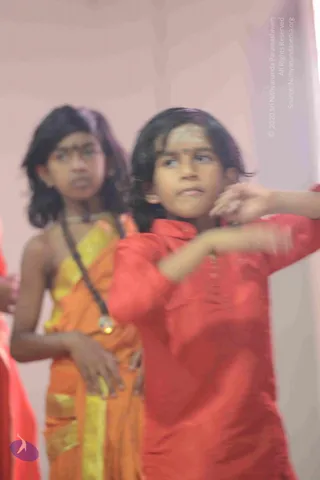 01-Nithya-Satsang_Photo_1014_DSC_6595_CMP_WM