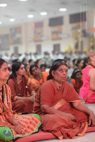 01-Nithya-Satsang_Photo_1033_DSC_6662_CMP_WM