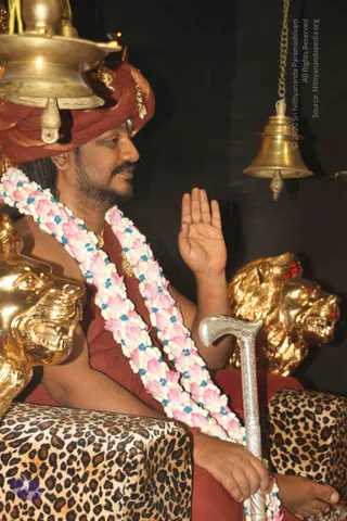 02-Pada-Puja_Photo_1000_IMG_0032_CMP_WM