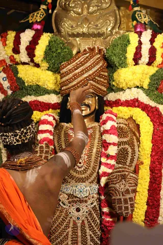 2018-12Dec-31-nithyananda-diary_bengaluru-aadheenam_uttamotama-seva_7T7A0875_CMP_WM
