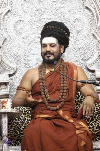 01-EVENING-SATSANG_Photo_1014_7T7A0240_CMP_WM