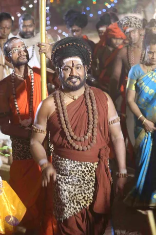 4-Swayumbhu-Linga-Abhisekam_Photo_1000_7T7A9067_CMP_WM