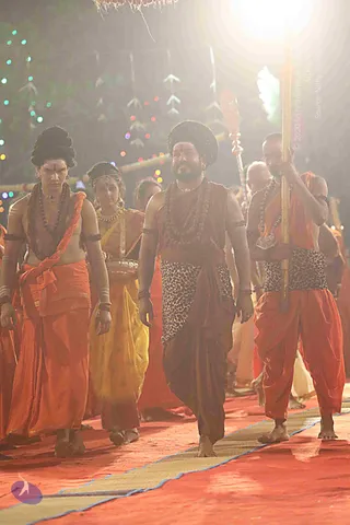 4-Swayumbhu-Linga-Abhisekam_Photo_1002_7T7A9070_CMP_WM