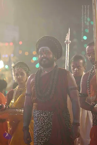 4-Swayumbhu-Linga-Abhisekam_Photo_1005_7T7A9074_CMP_WM