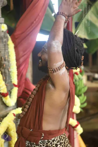 4-Swayumbhu-Linga-Abhisekam_Photo_1010_7T7A9083_CMP_WM