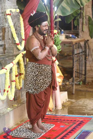 4-Swayumbhu-Linga-Abhisekam_Photo_1015_7T7A9091_CMP_WM
