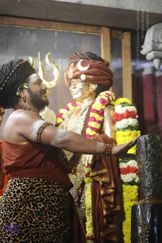 4-Swayumbhu-Linga-Abhisekam_Photo_1023_7T7A9107_CMP_WM