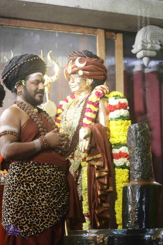4-Swayumbhu-Linga-Abhisekam_Photo_1025_7T7A9109_CMP_WM