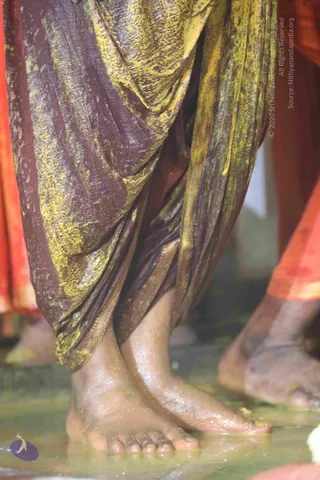 4-Swayumbhu-Linga-Abhisekam_Photo_1081_7T7A9344_CMP_WM
