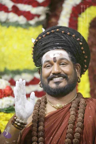 4-Swayumbhu-Linga-Abhisekam_Photo_1128_7T7A9529_CMP_WM