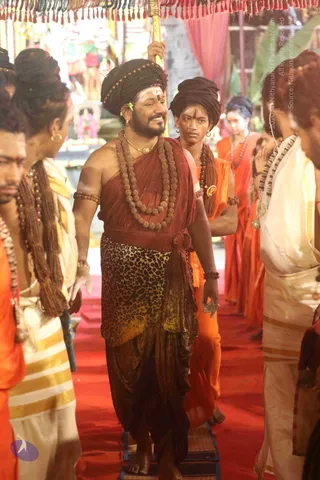 4-Swayumbhu-Linga-Abhisekam_Photo_1131_7T7A9543_CMP_WM