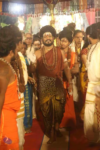 4-Swayumbhu-Linga-Abhisekam_Photo_1133_7T7A9546_CMP_WM