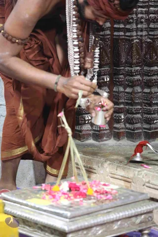 2-Thiruvannamalai-Temple-Visit_Photo_1027_7T7A6647_CMP_WM