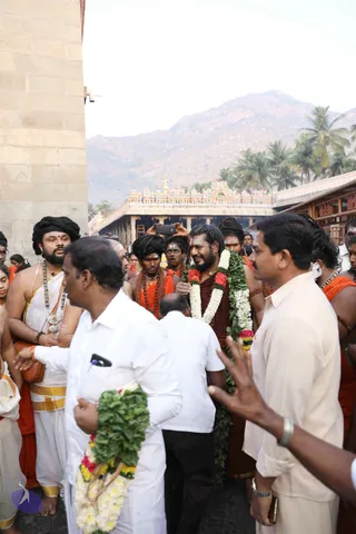 3-Shiva-Deeksha-Kalpataru_Photo_1054_7T9A0699_CMP_WM