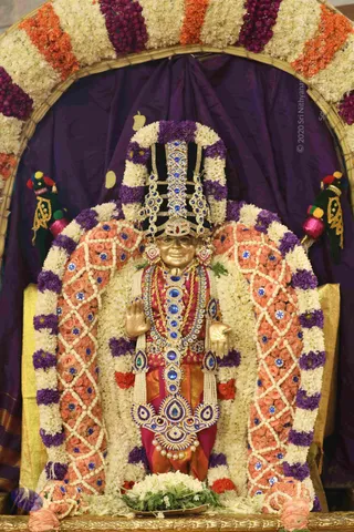 01-NDY-Online-Darshan_Photo_1005_7T7A9370_CMP_WM