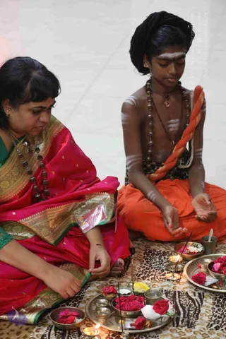 1-Pada –Puja-Satsang_Photo_1008_7T9A0089_CMP_WM